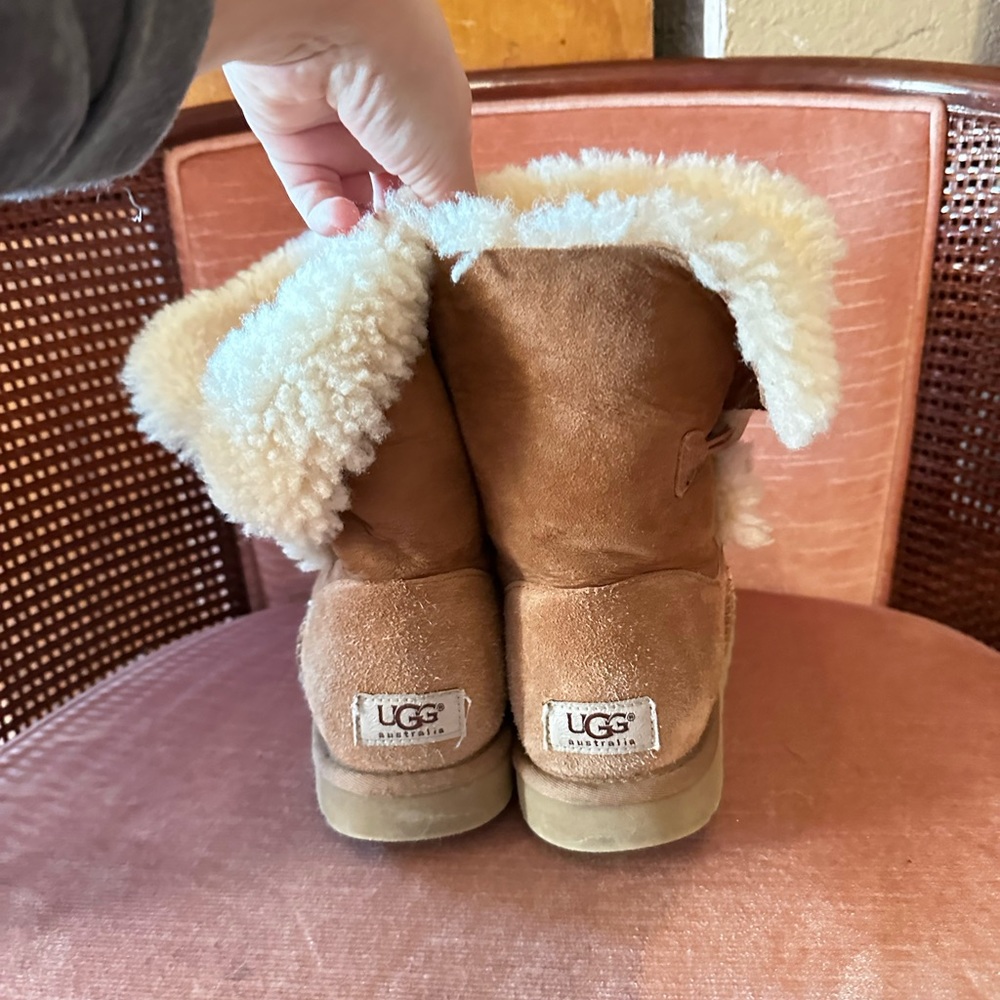 Bailey button UGGs size 7